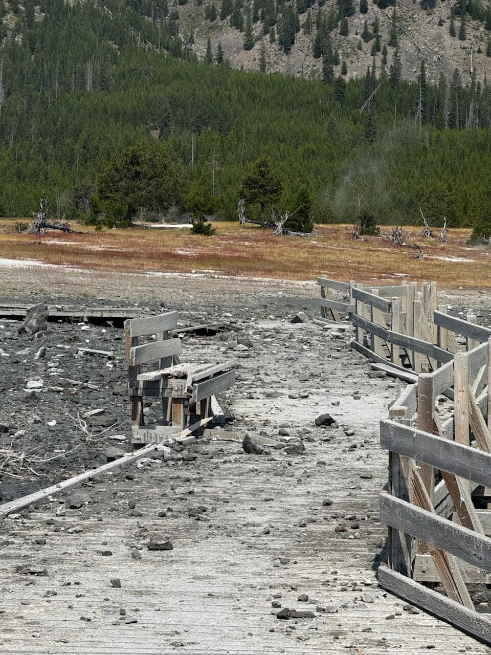 explosion yellowstone2.jfif